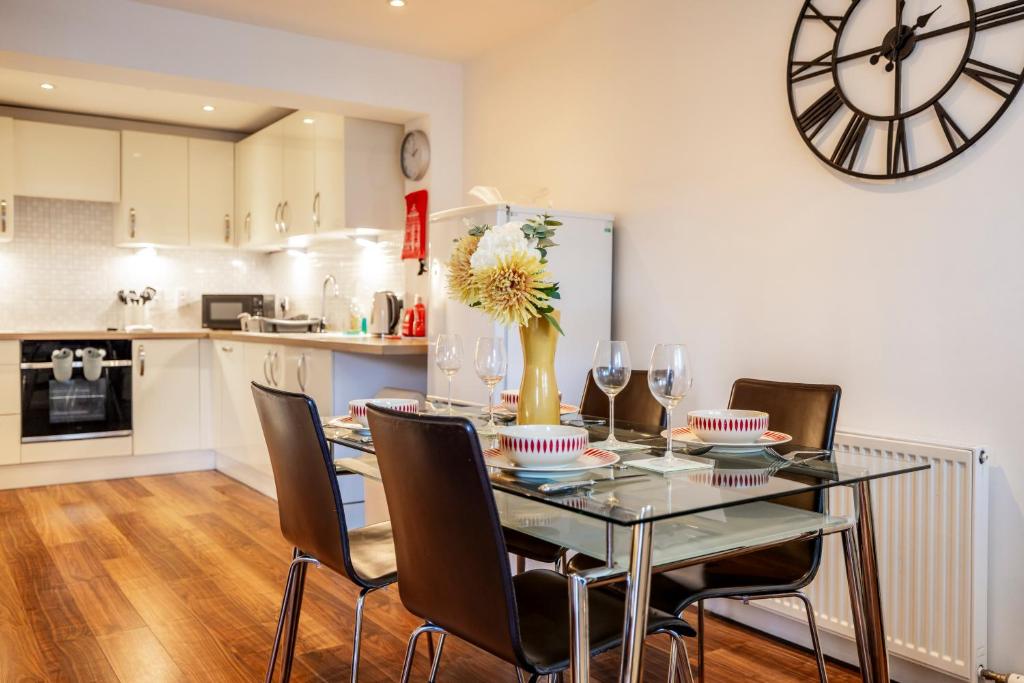 Bright House with Garden & Patio, Inverurie photo 3