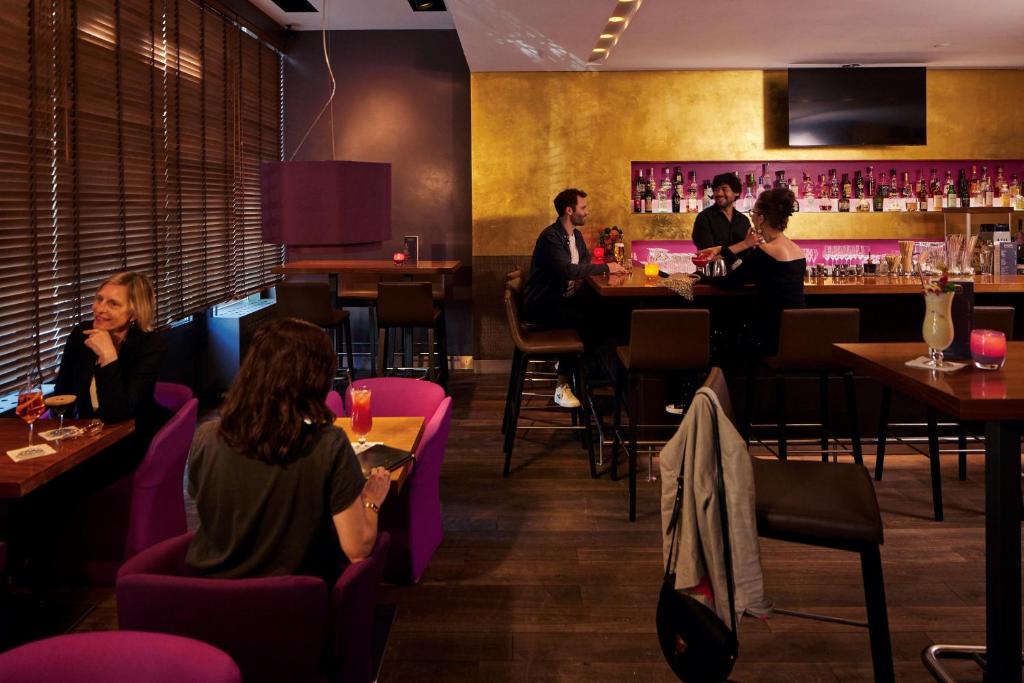 Bar/lounge