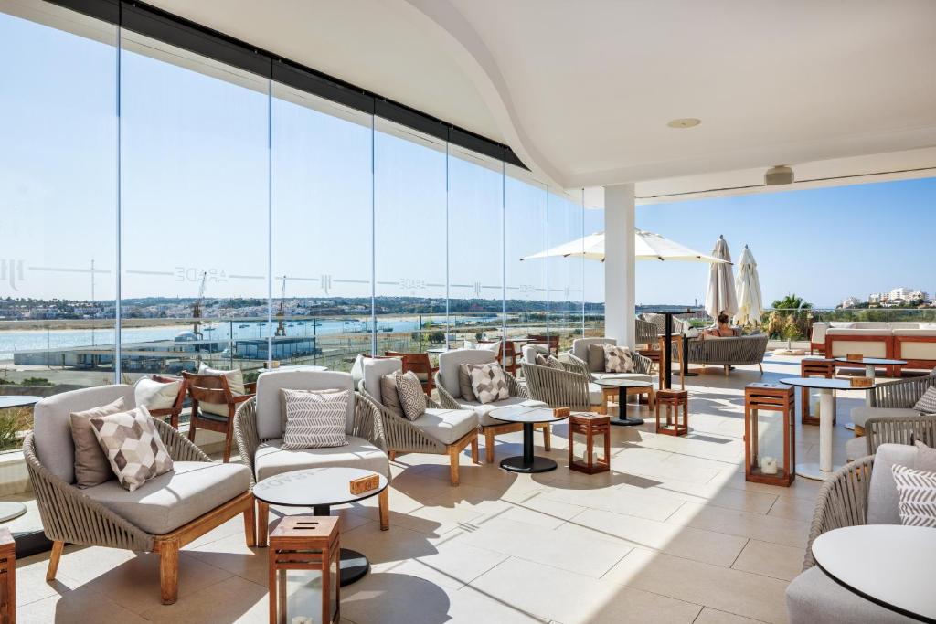 Bar/lounge, Jupiter Marina Hotel - Couples & Spa in Portimao