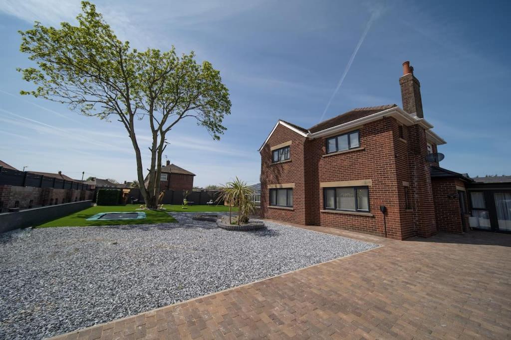 20 Guest Luxury Stay - Private Pool, Hot Tub & Gym, Lytham St Annes