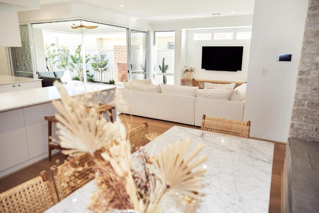 The Elanora, Dunsborough