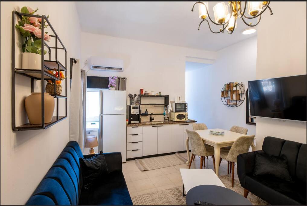 private flat on Yafo road street, Haifa