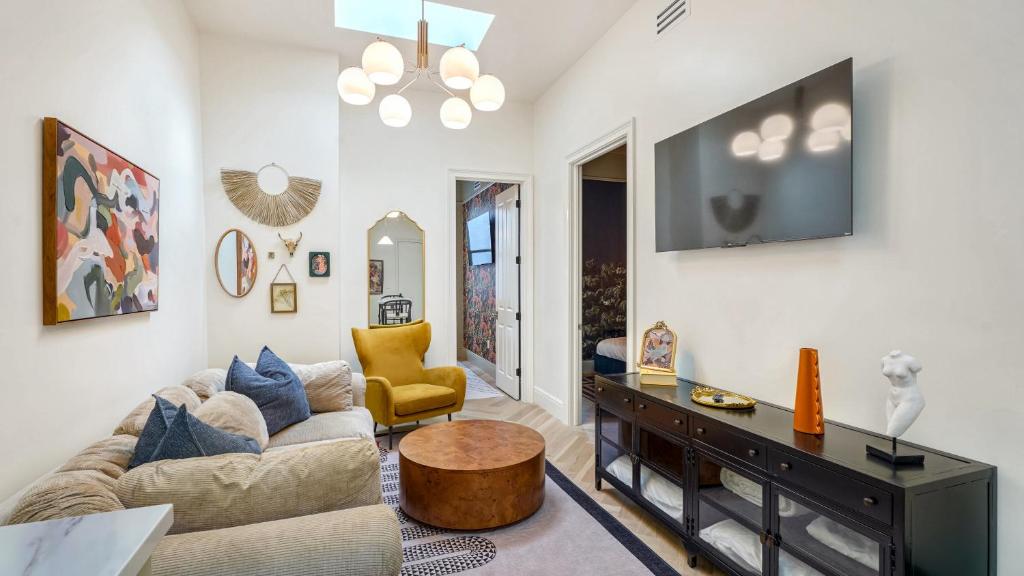 Bonsoir, New Orleans