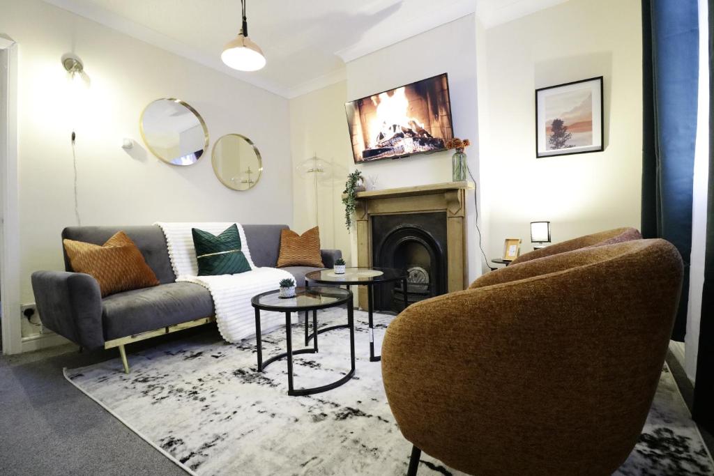 Stylish & Cosy Stay 2-Bed House Train Station Hospital Garden Fast WiFi, Colchester