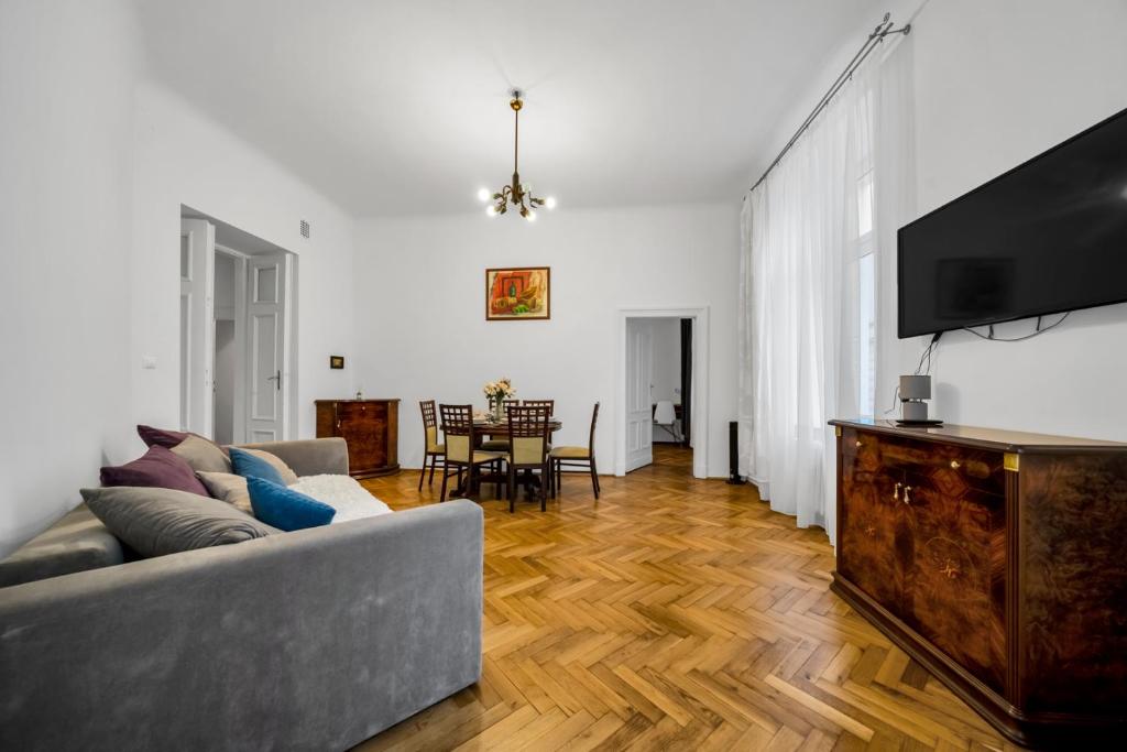 Polna Apartment - Balcony, Workspace, Top Location - by Rentujemy, Varsavia