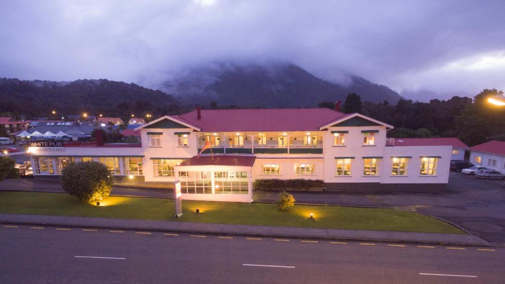 Heartland Hotel Fox Glacier photo