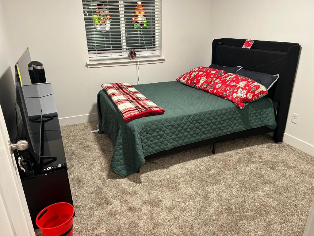 Room in Eagle Mountain, Eagle Mountain