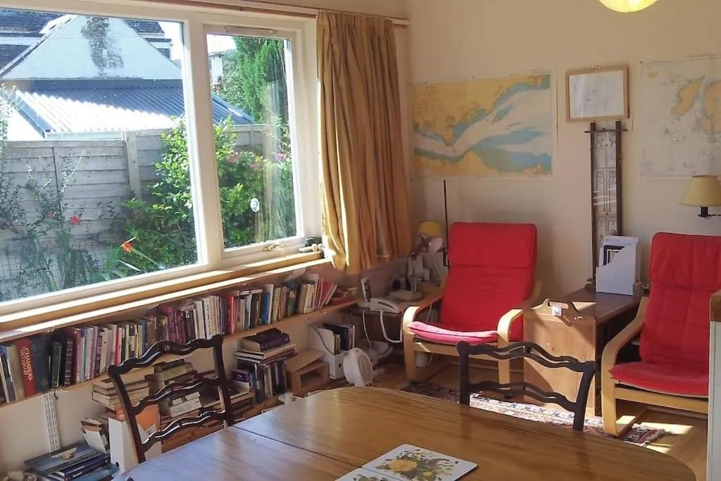 Taigh Sona easy access apartment with double bed, hotel in Ullapool