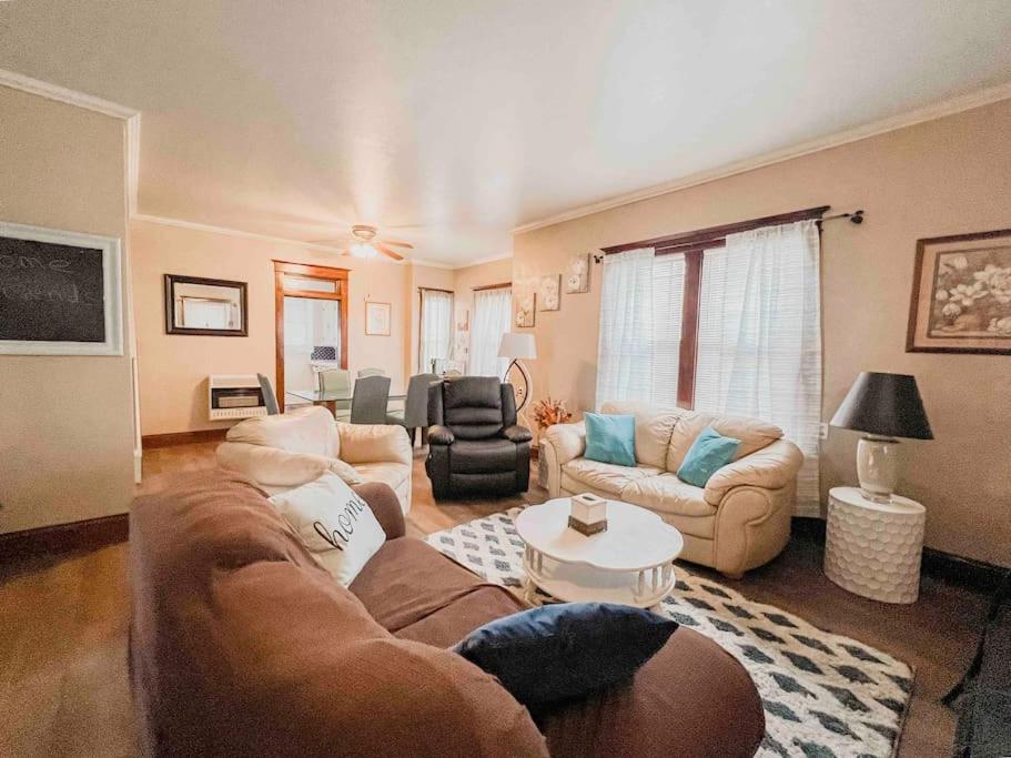 The Adams House, Lebanon