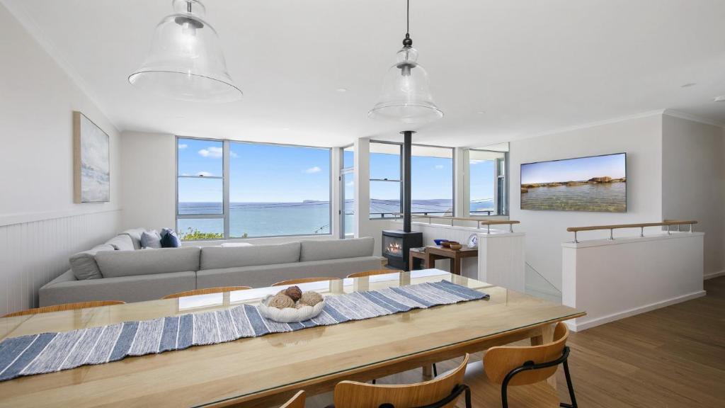 Amazing Views, Stunning Beaches and Beautiful Bushwalks, Hardys Bay