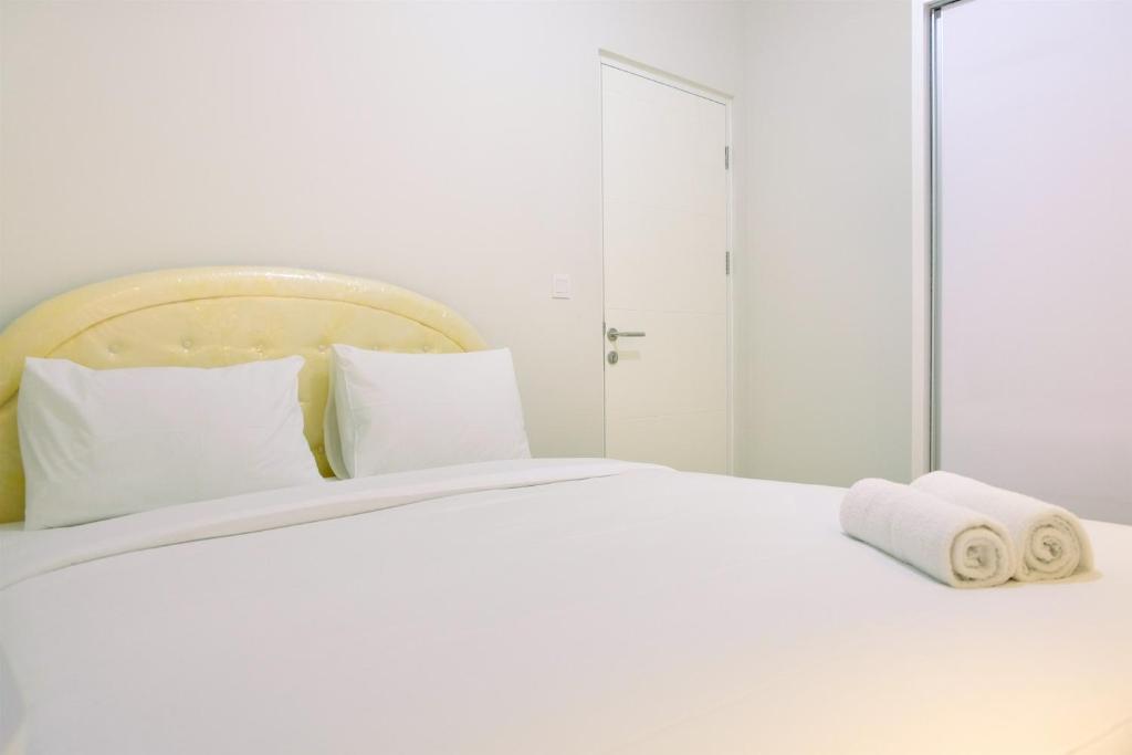 Clean 2BR Apartment at 12th Floor Springlake Summarecon Bekasi By Travelio, Bekasi