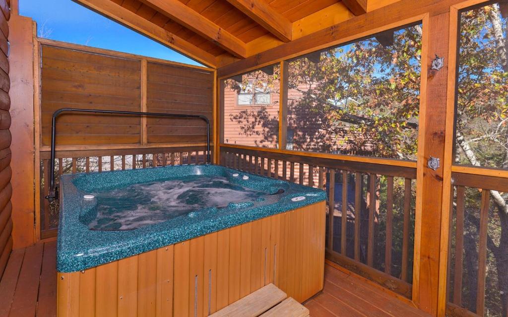 Mountain Time, Pigeon Forge