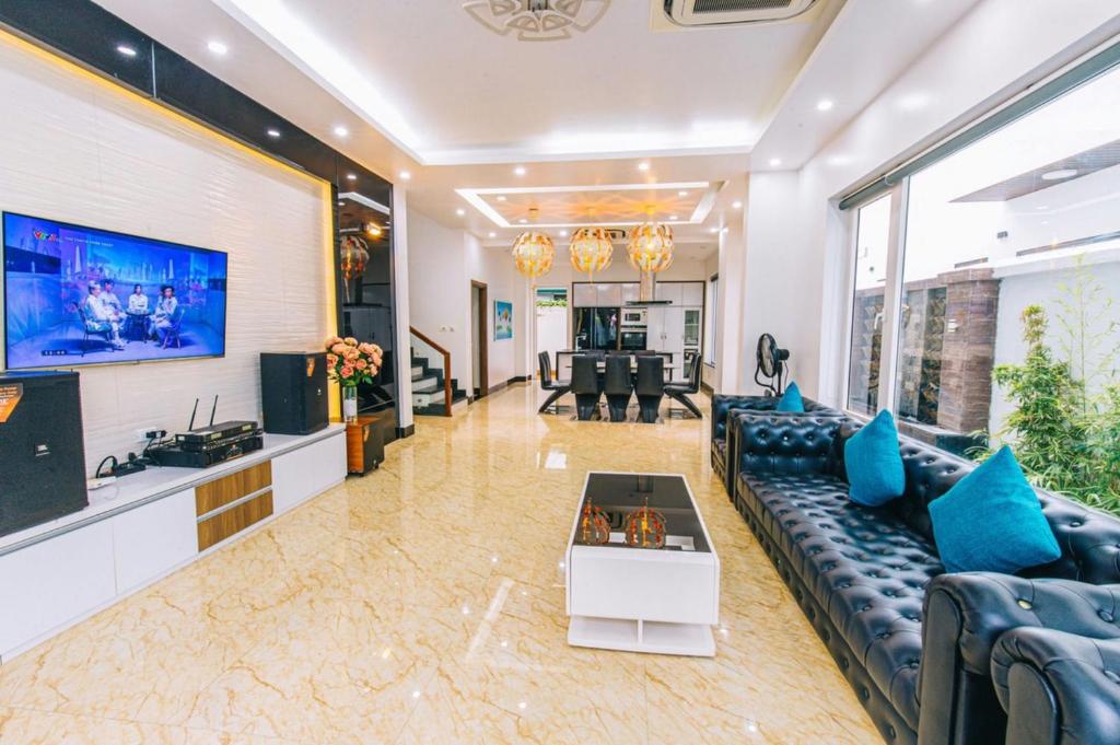 Shared lounge/TV area