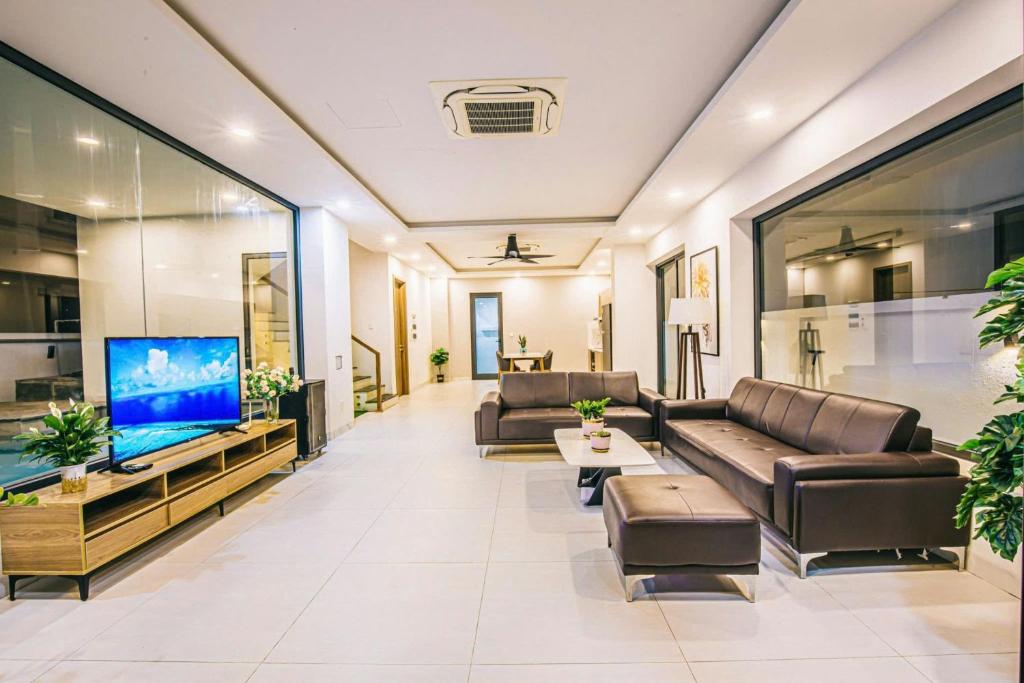 Shared lounge/TV area