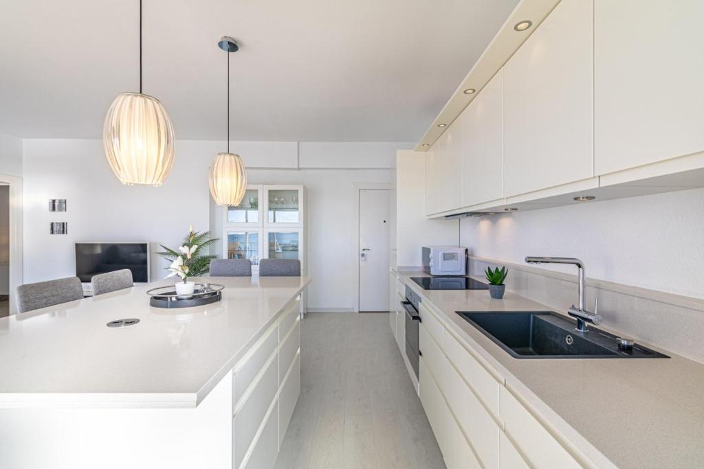 Cozy 2 Bedroom with magic sea view - 4