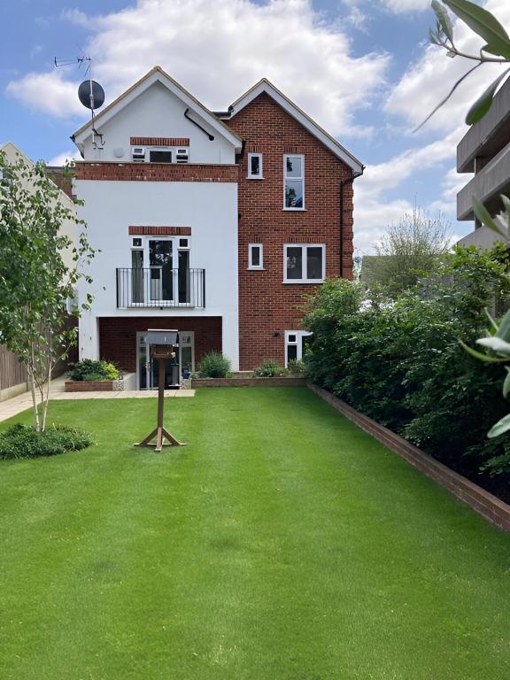 Hybrid Resi - London, New Malden near Richmond - Wimbledon, Malden