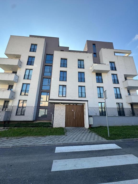 Luxury 3 Bedroom Apartment with Balcony & City View GreenResidence Sarajevo - 1