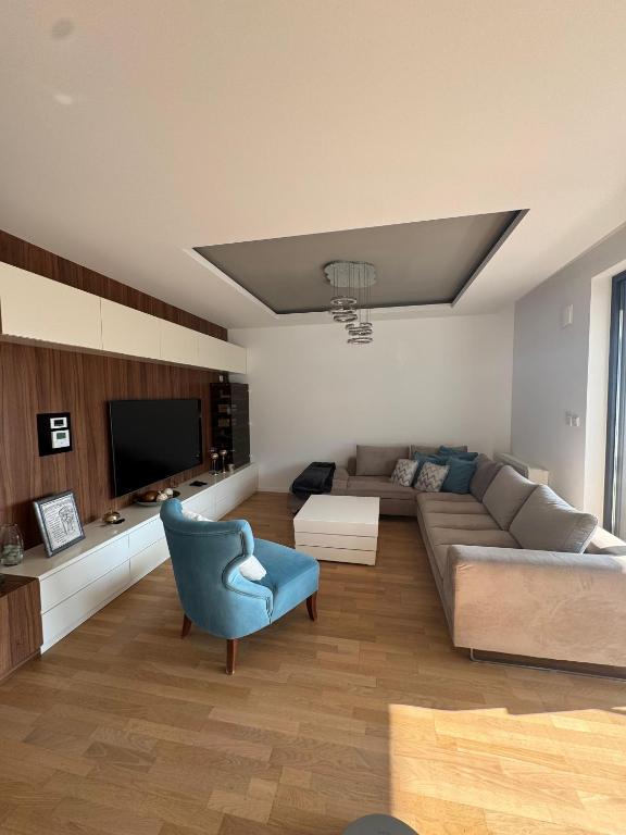 Luxury 3 Bedroom Apartment with Balcony & City View GreenResidence Sarajevo - 2