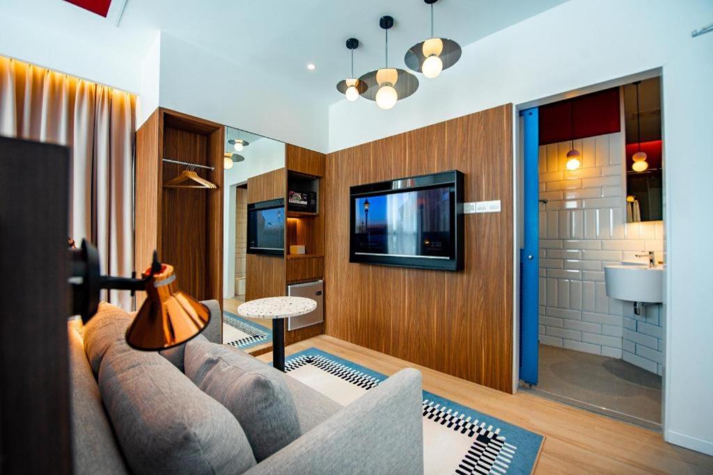 Airdence, Kampong Sembulan