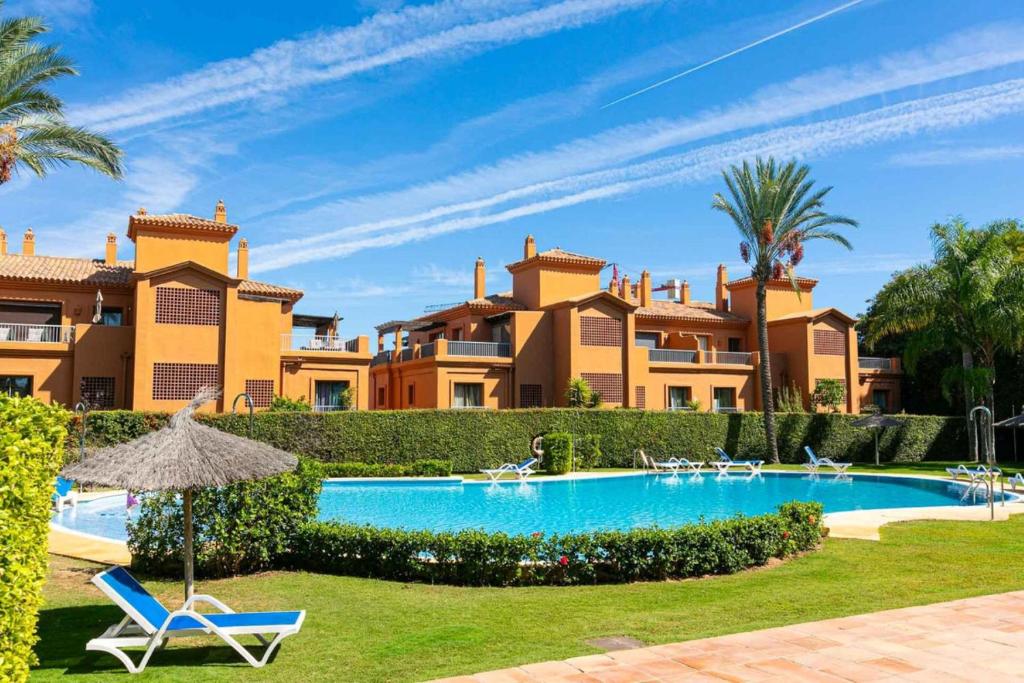 Luxury Ground Floor Apartment with Spa Facilities - 3