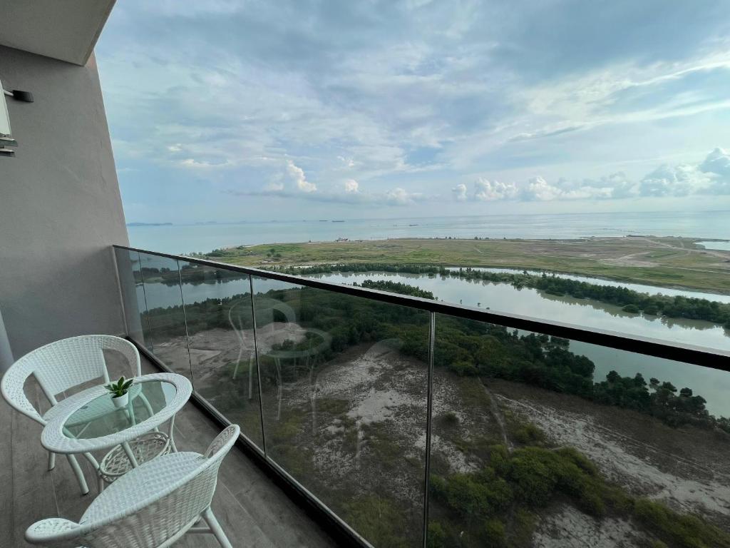 Imperio Residence with Private Bathtub by Lets Stay