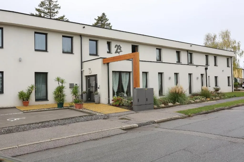 23-hotel, hotel in Schwadorf