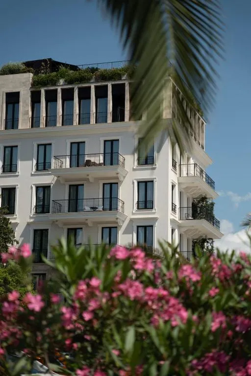 Boutique Hotel Porto Palace，位于蒂瓦特的酒店