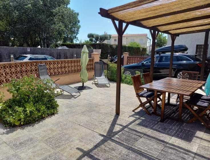 Villa d'angle spacieuse climatisée étage, clôturée dans domaine PORTES DU SOLEIL, 3 chambres, 7 couchages, wifi, accès payant aux piscines, 400m de la mer de portiragnes plage,LRPDSR6 - 1