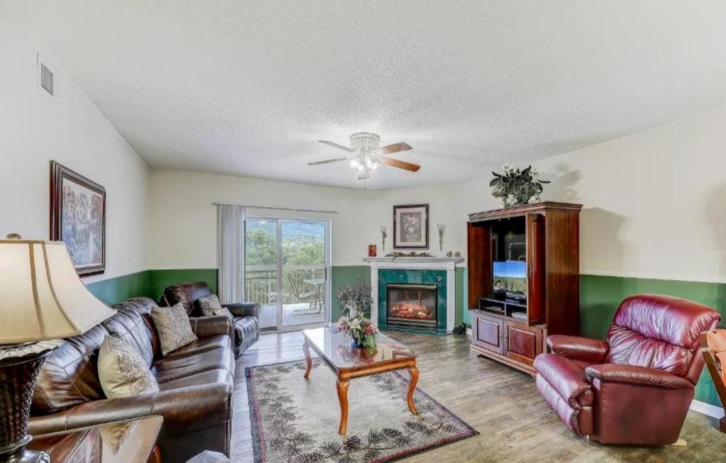 WP533 Blessed Beyond Measure, Pigeon Forge