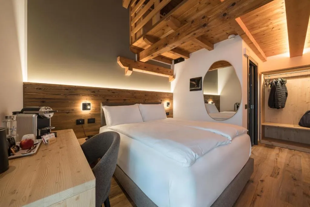 Green Hotel Genzianella, hotel in Roncone