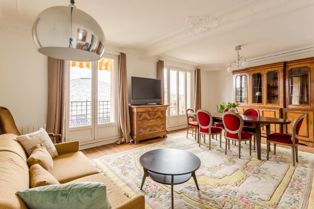 Porte Versailles 1BDR, Paris