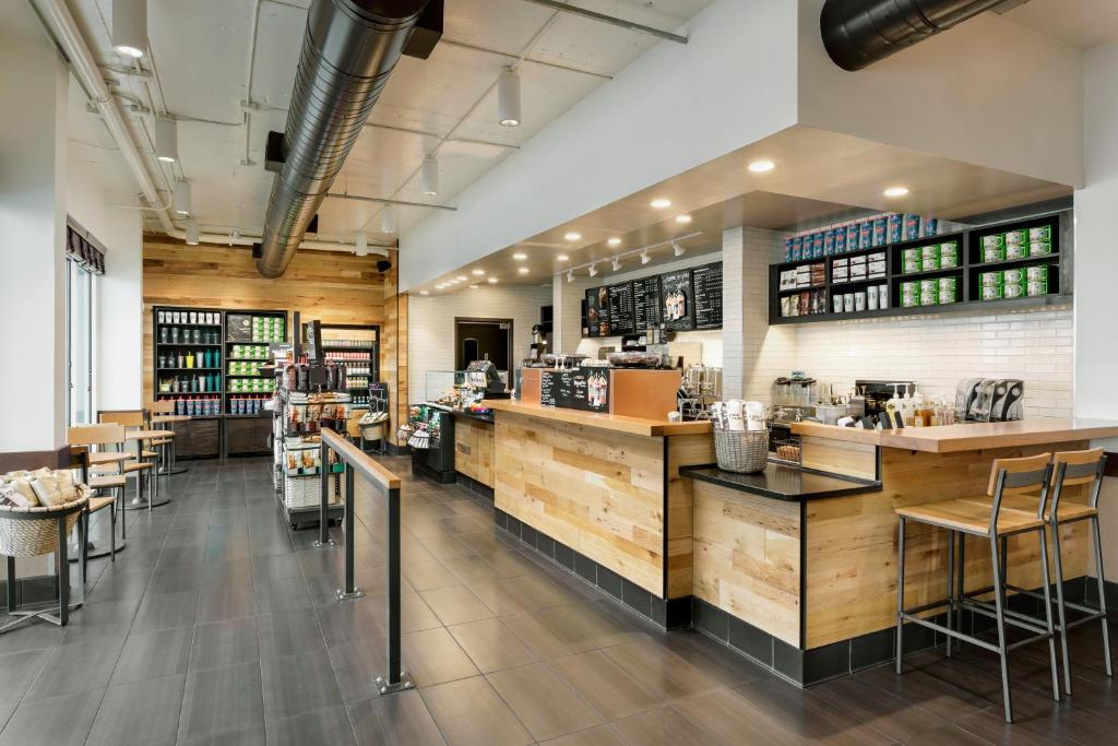 1. 24 노스 호텔..