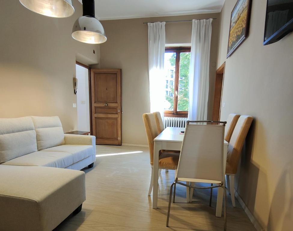 Large Family Flat - Tram to Center - 2