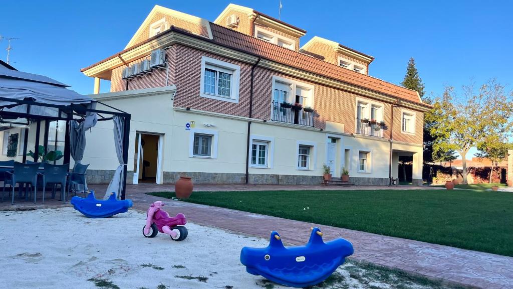 apartamentos camino real, Pedrajas de San Esteban