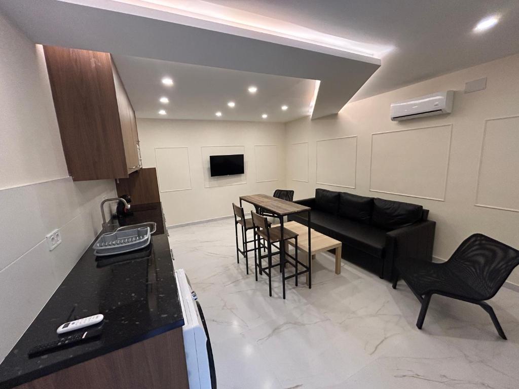 Queen Residence - 2