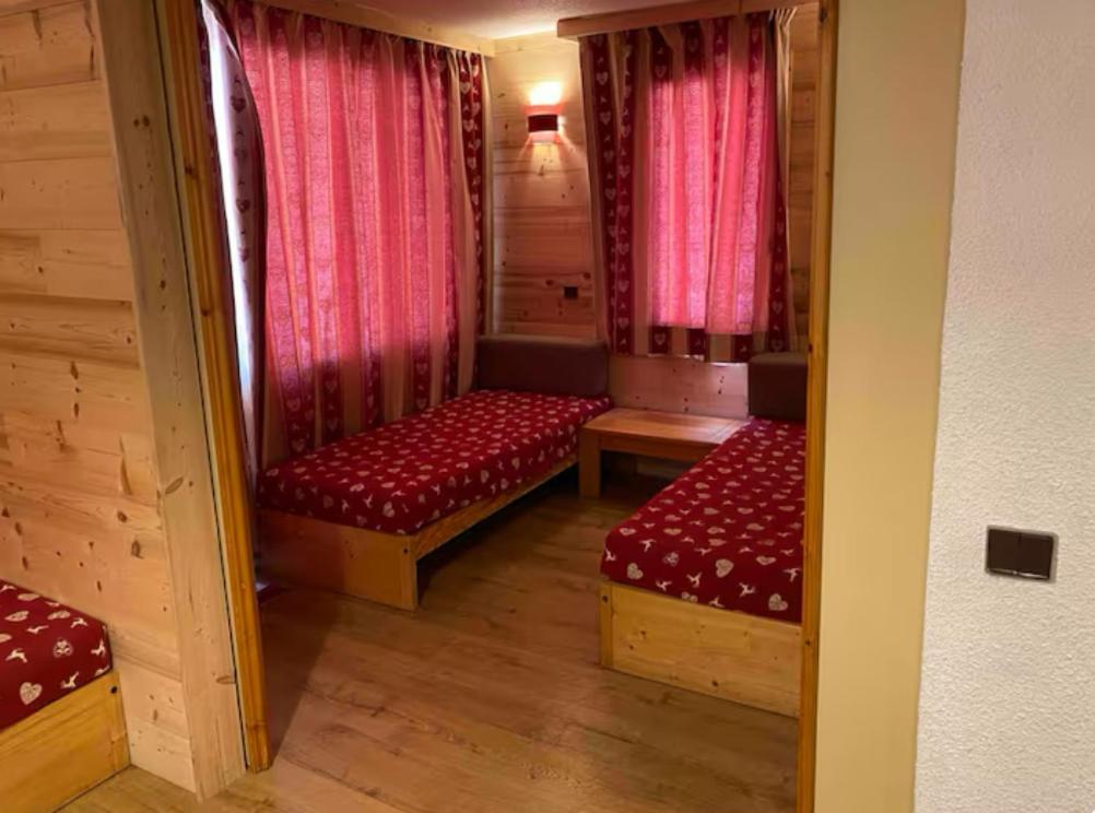 Appartement aux Coches skis aux pieds - 1