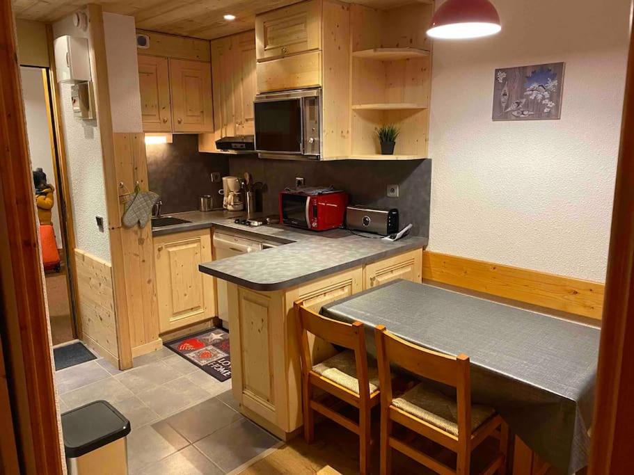 Appartement aux Coches skis aux pieds - 3