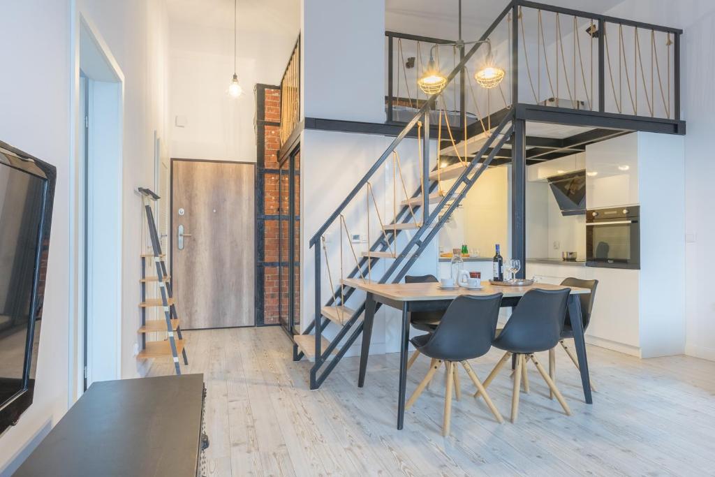 Apartament z antresolą Nowa Papiernia, Vratislav