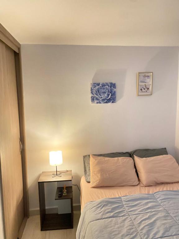 Comfy double bedroom with Netflix and Coffee - 4