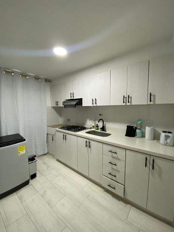 Comfy double bedroom with Netflix and Coffee - 5