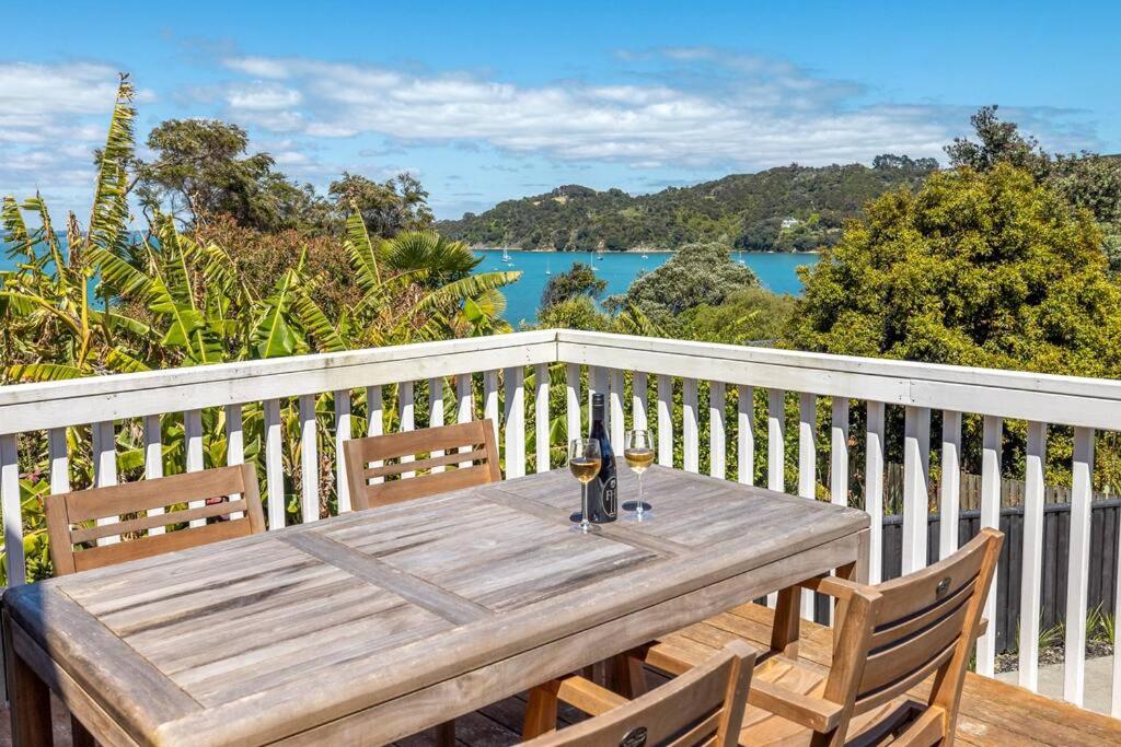 MAKORA LOOKOUT - Coast and Country, Waiheke Island