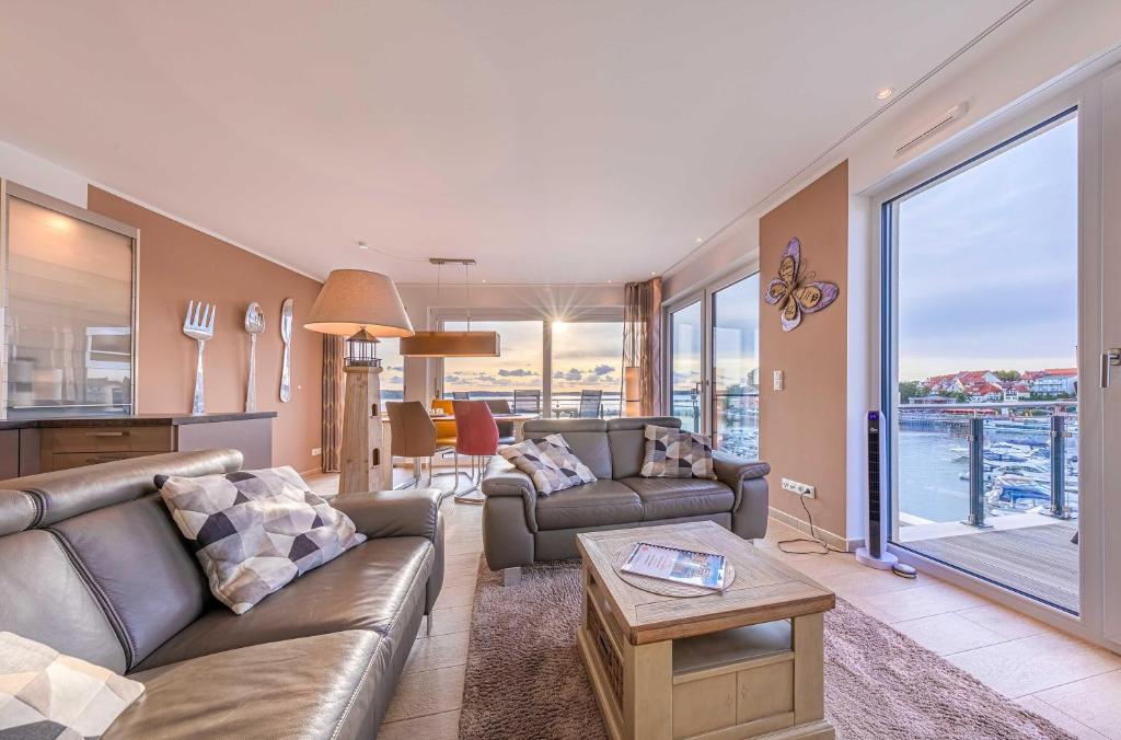 Garzini - Apartment mit Balkon & Müritzpanorama in der Hafenresidenz, Waren