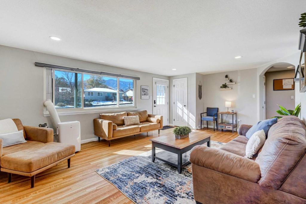 Cloud View Family Mountain Views & Fire Pit, Colorado Springs