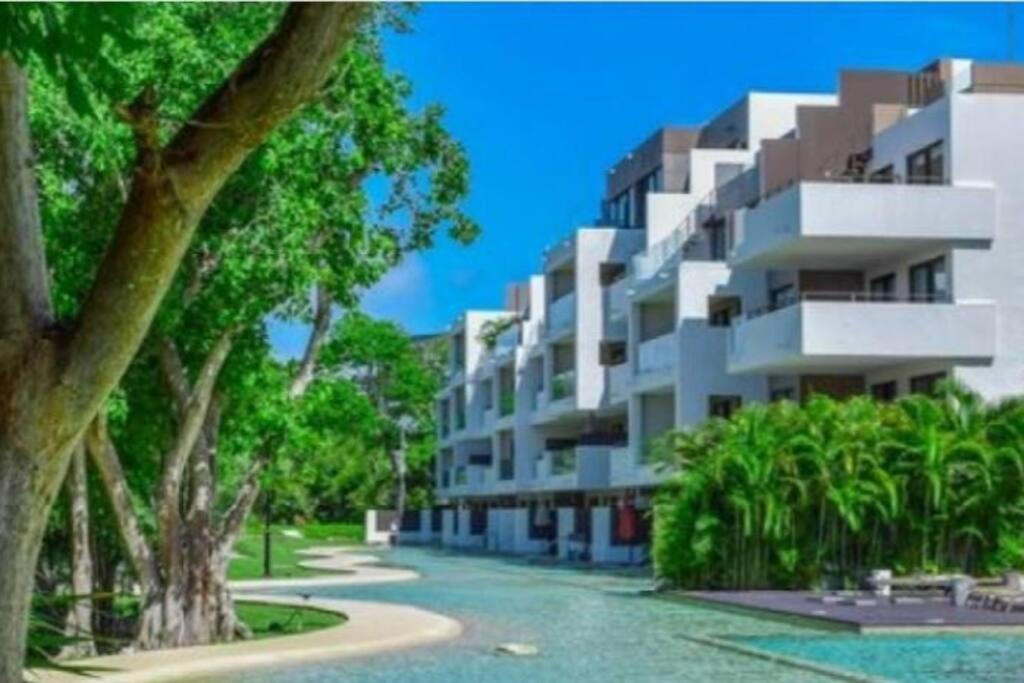 Apartment in Playa del Carmen with Private Beach , golf course and padel court, Playa del Carmen