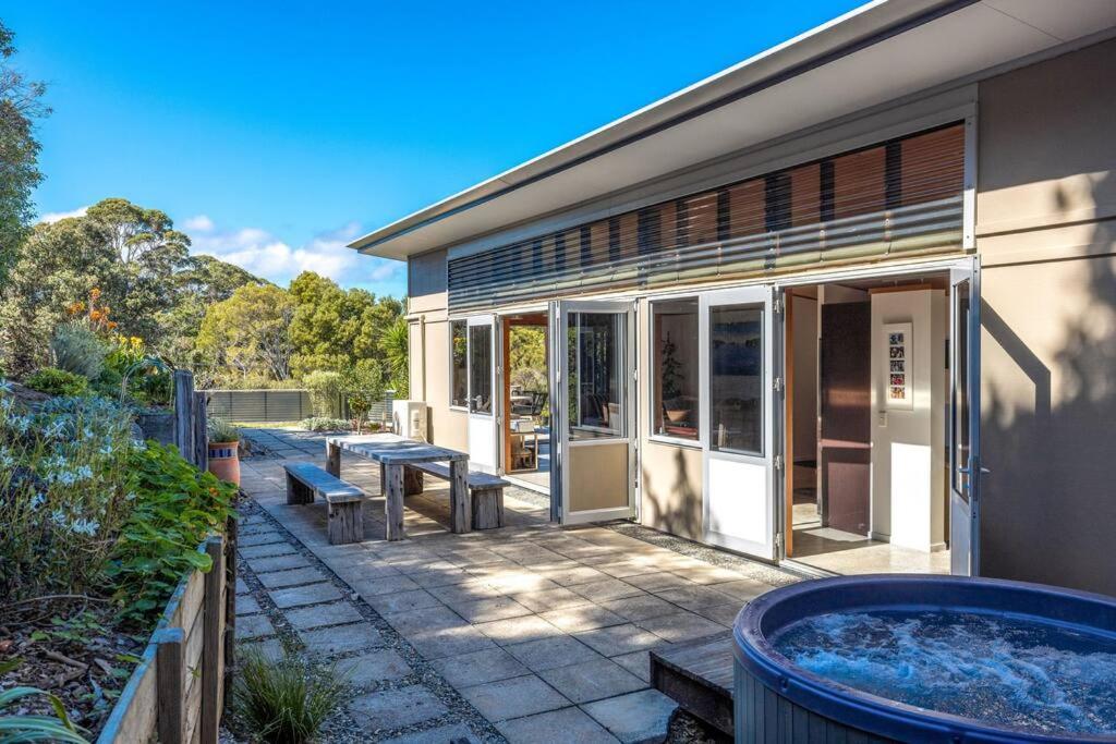 Welcome on Wilma by Waiheke Pure, Waiheke Island