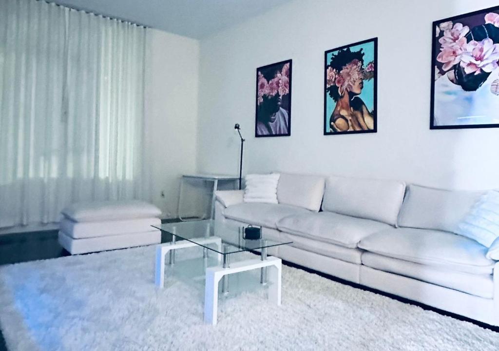 1 br spacious in Hollywood, Los Angeles