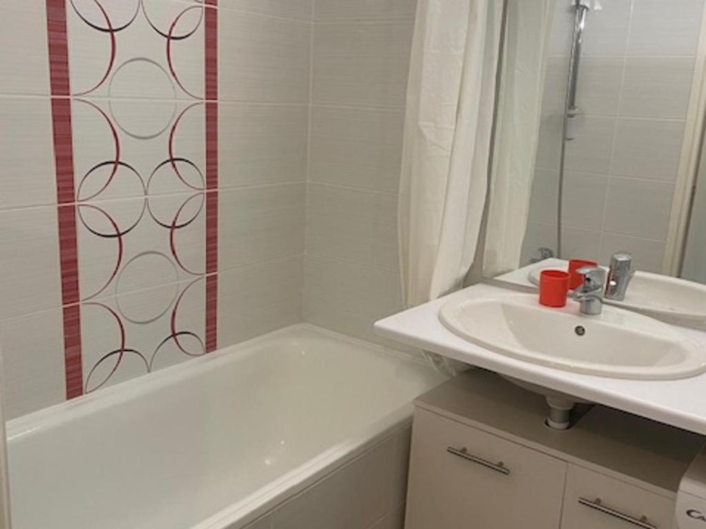 Les Menuires: Apt 4 pers, rénové, balcon, WIFI, animaux admis - FR-1-574-65 - 2