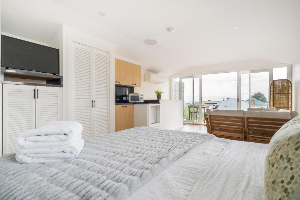 By The Seaside, Mornington