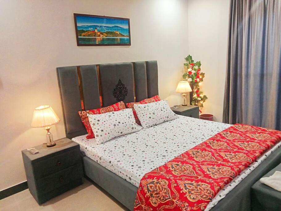 HMH Gateway Eiffel tower View 1 bed Condo, Rávalpindí