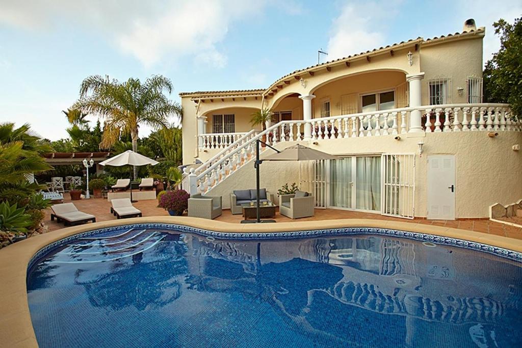 Luxury 5 Bed Mountain Views Heated Pool Games Room - 1